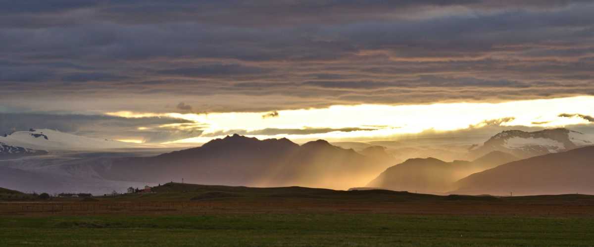 Vatnajokull sunset en-route to Hofn in Iceland